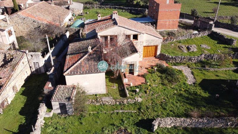 Foto 63aa0643-ce21-4912-9772-3f5c76d13f96. Casa amb calefacció aparcament a Orejana