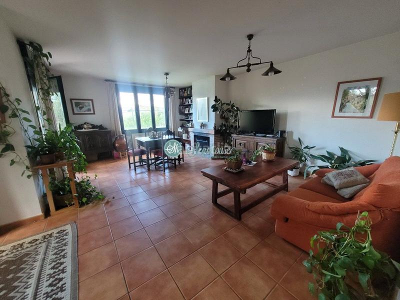 Foto 0be3f097-d564-4f67-a1dd-df915f617770. Maison avec chauffage parking piscine dans Espirdo