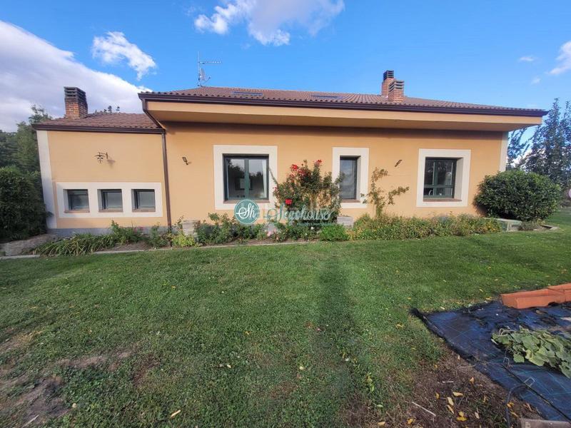 Foto 29c24f1e-5789-4d4f-9263-2b58000a2a60. Maison avec chauffage parking piscine dans Espirdo