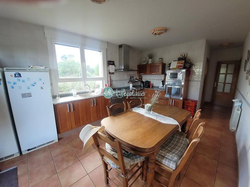 Foto 6d19afd1-0be3-485c-842d-1d8753faf42a. Maison avec chauffage parking piscine dans Espirdo