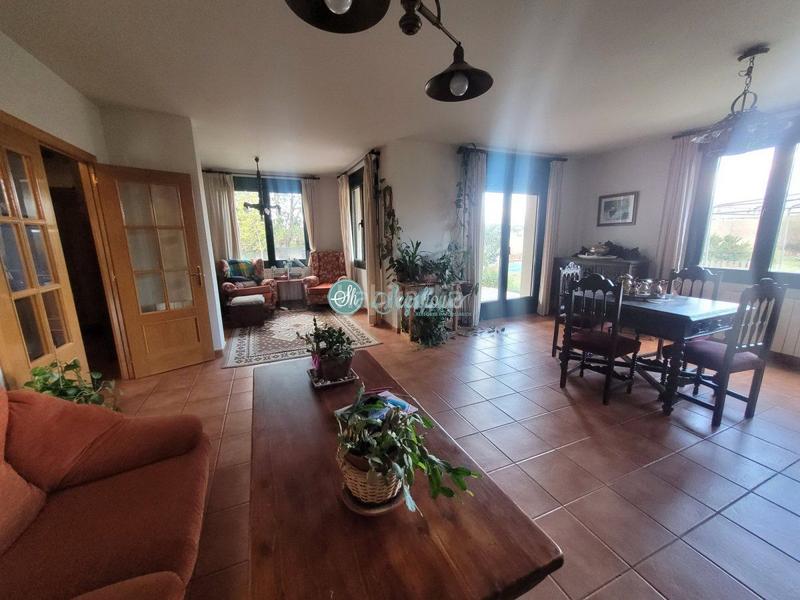 Foto 758eda80-a599-4fca-81bb-a0e03dea2ec5. Maison avec chauffage parking piscine dans Espirdo