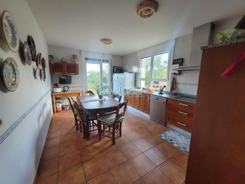 Foto 9555263c-9a37-42ff-b226-56855611d378. Maison avec chauffage parking piscine dans Espirdo