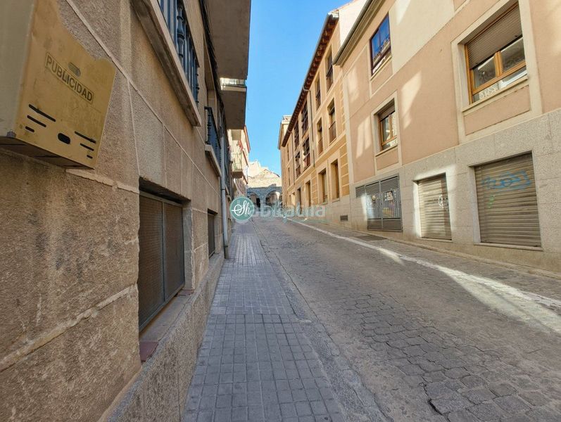 Foto b533e879-4b77-45d7-be7e-499a38bc0432. Pis amb calefacció aparcament a Centro Segovia