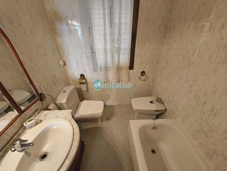 Foto a03d3774-ba46-4fff-a4e5-924f0cdef01b. Piso  en venta en centro universidad, 3 dormitorios. en Segovia