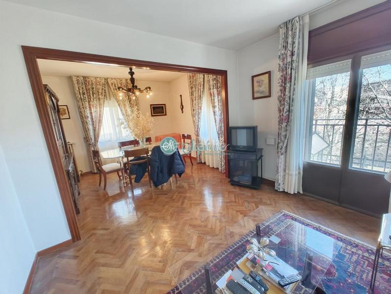 Foto fb3cd9ec-43a4-405d-87d3-f11c29015c2c. Piso  en venta en centro universidad, 3 dormitorios. en Segovia