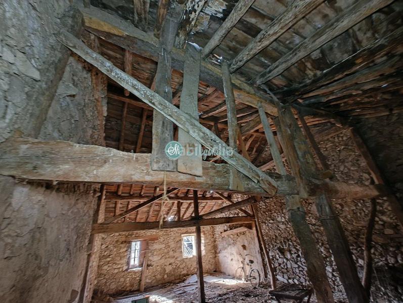 Foto a46ad9c3-aa60-46b9-aefb-fce0524ac509. Casa amb aparcament a Basardilla