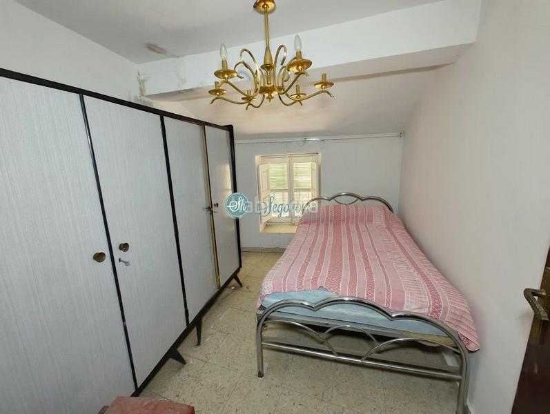Foto f16c711e-b4a1-4c51-aaf7-95b8acb82476. Casa amb aparcament a Basardilla