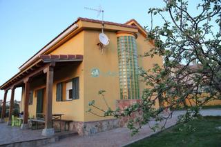 Maison à Otero de Herreros. Casa en venta en estación otero de herreros, 5 dormitorios.