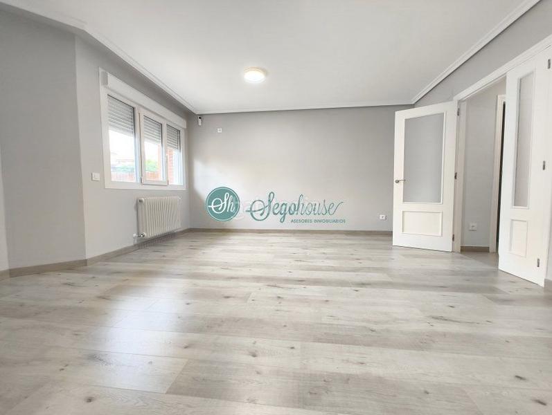 Foto 01864aa1-8e8e-4518-a3af-abb14d37ad6a. Chalet with heating parking in Lastrilla (La)