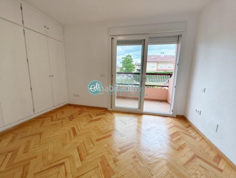 Foto 2e6a9627-cd9a-4419-bf32-f35826485827. Chalet with heating parking in Lastrilla (La)