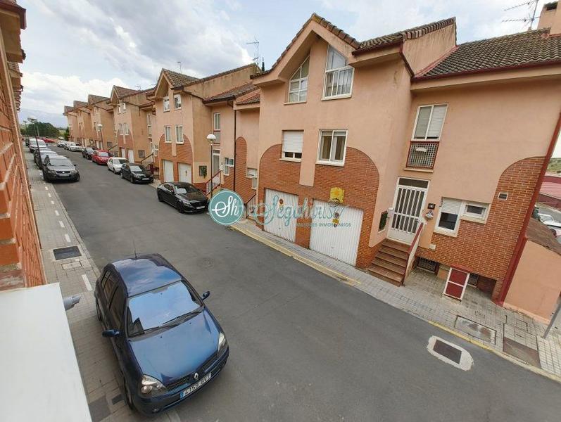 Foto 3d9b8be6-bad1-4aa4-8b00-b1dc4af802fa. Chalet with heating parking in Lastrilla (La)