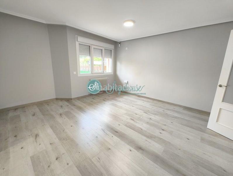 Foto 5054abfd-51a5-4111-9bde-e4b5a62d6118. Chalet with heating parking in Lastrilla (La)