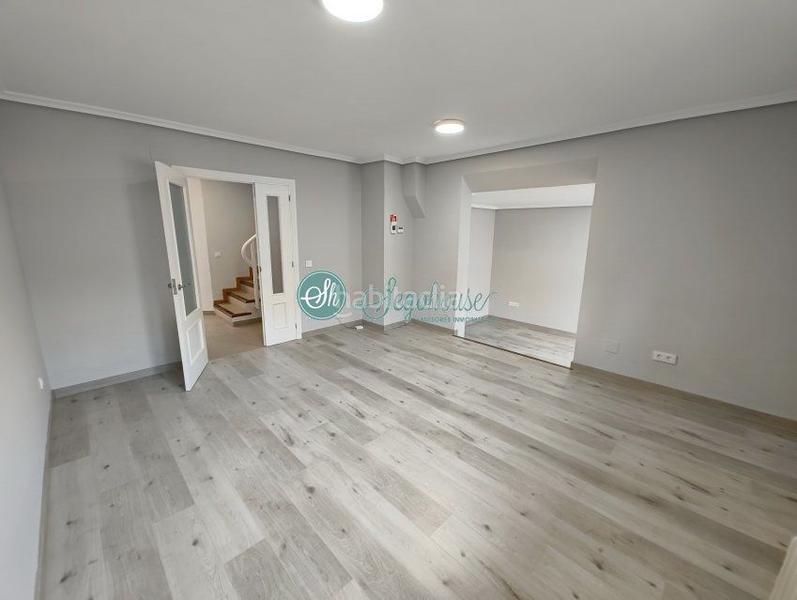 Foto 51407f85-dec3-4546-b49b-1ac03ca22fcd. Chalet with heating parking in Lastrilla (La)