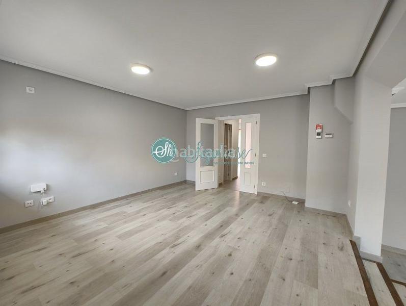 Foto b22c7598-6dc7-4a33-b91a-246055563721. Chalet with heating parking in Lastrilla (La)