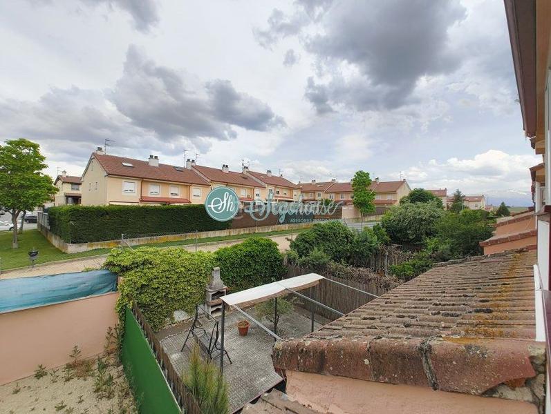 Foto e54aac8f-fb8b-4b49-bc7e-a19d9190e6ba. Chalet with heating parking in Lastrilla (La)