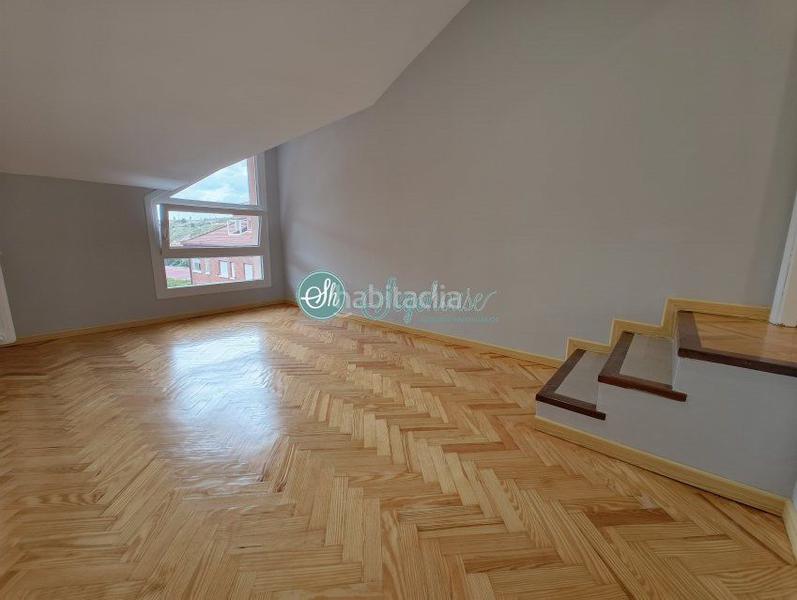 Foto f5f5ca26-f420-4e1a-b14b-95e9286082e2. Chalet with heating parking in Lastrilla (La)