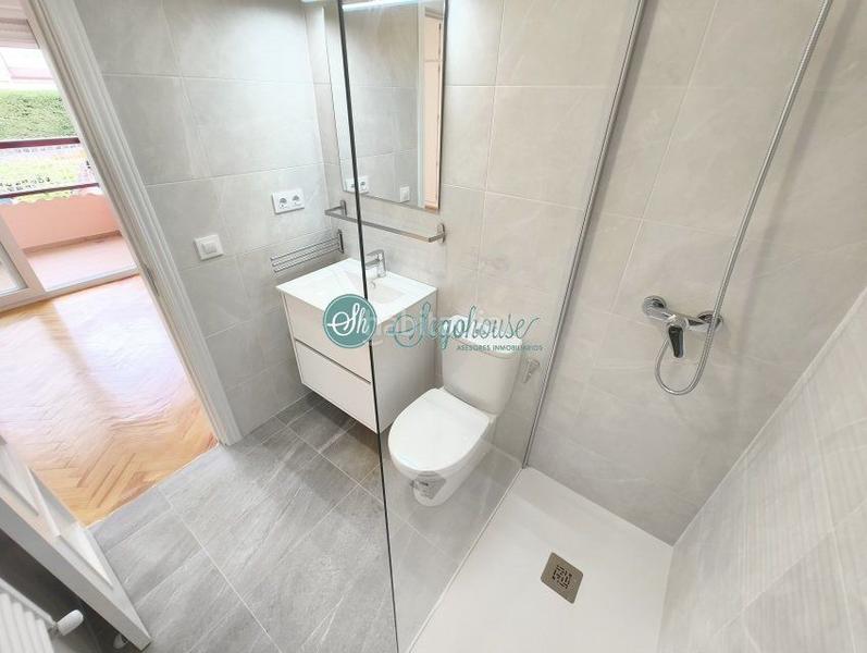 Foto fab5c35f-aef0-4108-9591-6fca80d4de7c. Chalet with heating parking in Lastrilla (La)