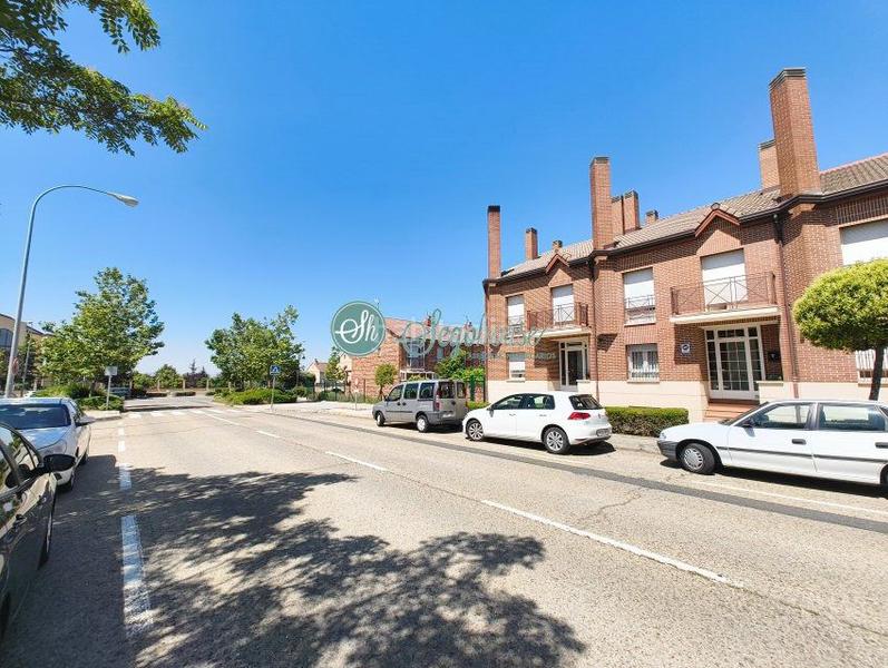 Foto 5b8d9a60-a5bc-4700-ac08-6263ba043cd2. Xalet amb calefacció aparcament a Sector Plaza de Toros Segovia