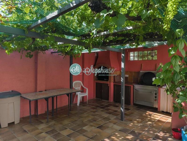 Foto eae8af16-adce-42e7-b432-74377e178185. Xalet amb calefacció aparcament a Sector Plaza de Toros Segovia