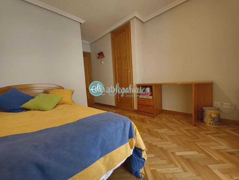 Foto f0b63757-a421-4b25-8519-0fe51054fe6d. Xalet amb calefacció aparcament a Sector Plaza de Toros Segovia