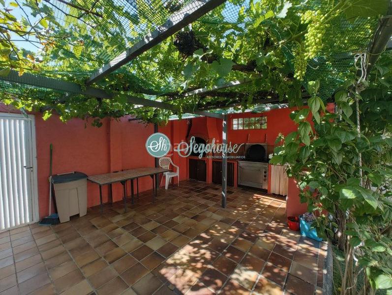 Foto f5a07568-d0e3-41b6-90cf-aad43fea0eb1. Xalet amb calefacció aparcament a Sector Plaza de Toros Segovia