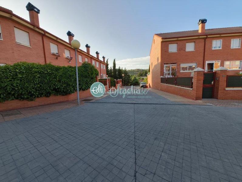 Foto 15da8c49-5d9e-43ff-bba2-4035aa3e9958. Chalet  en venta en san lorenzo, 4 dormitorios. en Segovia