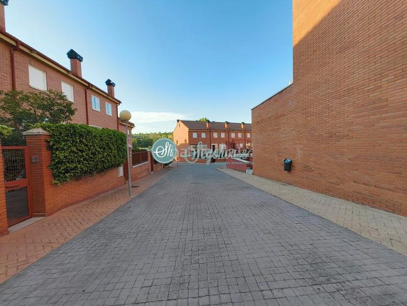 Foto 20d2c2a4-18bf-4966-b85e-1c9c04acf74e. Chalet  en venta en san lorenzo, 4 dormitorios. en Segovia