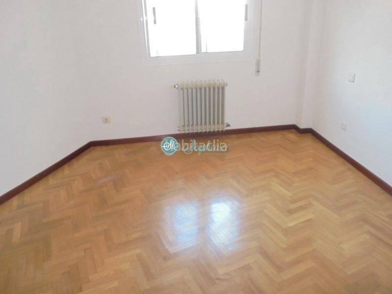 Foto 36bd41f1-2902-42b9-9cf4-a505d61c9b5d. Chalet  en venta en san lorenzo, 4 dormitorios. en Segovia