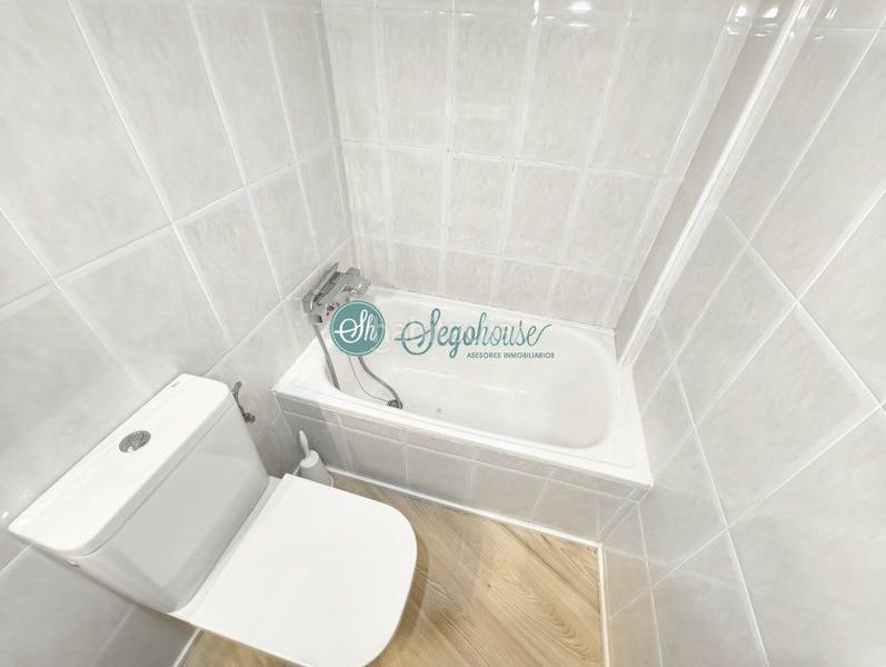 Foto 3fa36d64-b928-48f9-aee8-53ff4e73421c. Chalet  en venta en san lorenzo, 4 dormitorios. en Segovia