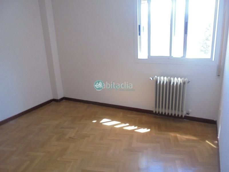 Foto 7047f3e6-7ae4-4a5b-a2d1-4b6020400f19. Chalet  en venta en san lorenzo, 4 dormitorios. en Segovia