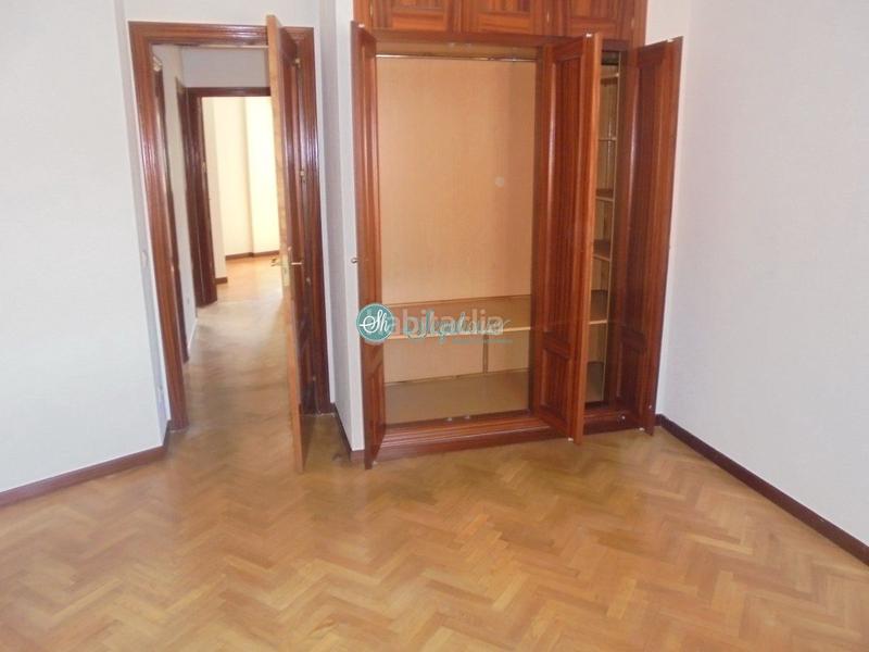 Foto 72b6732e-0ee3-41b3-8d05-e8c0c33438e3. Chalet  en venta en san lorenzo, 4 dormitorios. en Segovia