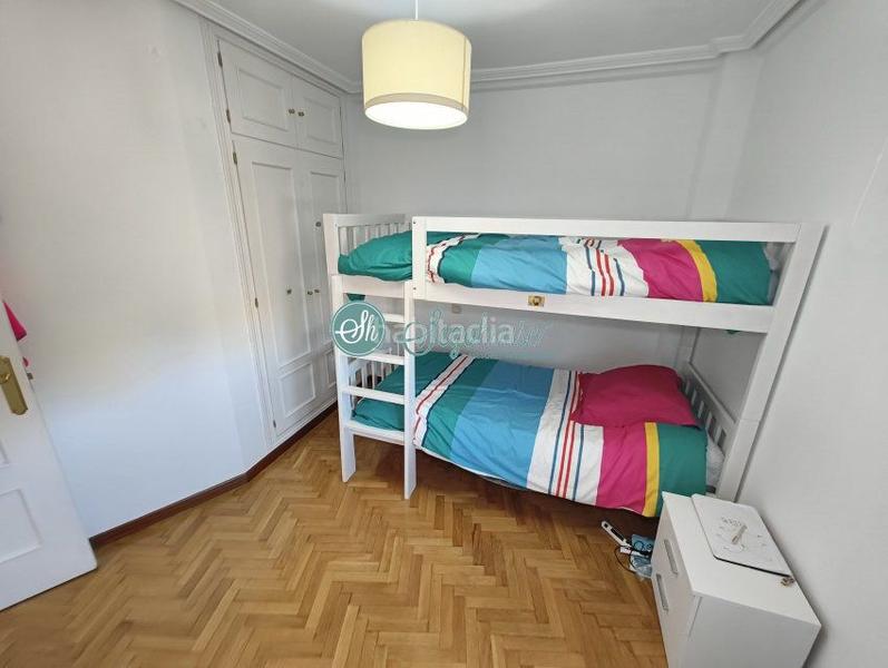 Foto 90b9539d-c55d-4b13-bf26-3835b512c2d9. Chalet  en venta en san lorenzo, 4 dormitorios. en Segovia