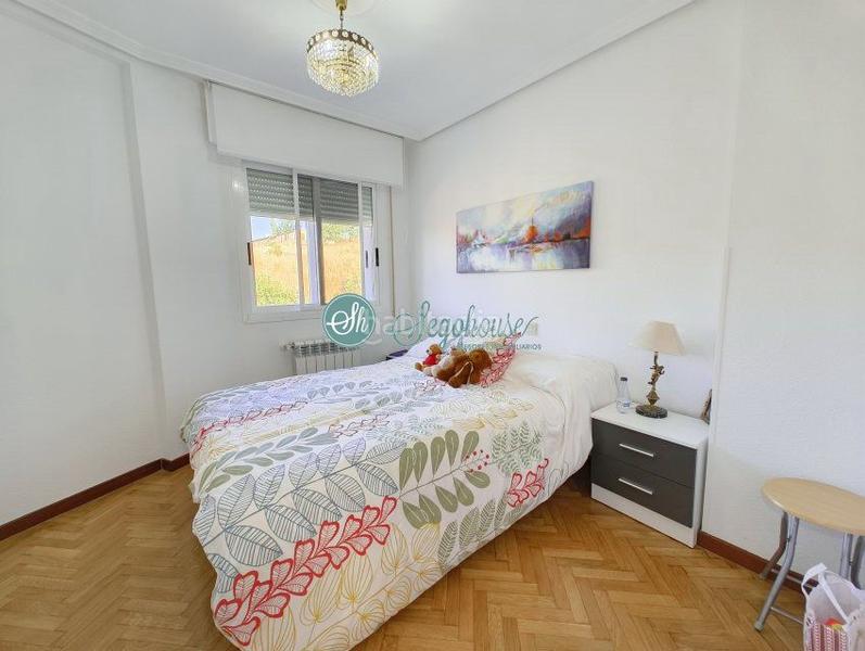 Foto 9bda1cf3-31ff-4b0e-ac9d-96dd1bb20fe2. Chalet  en venta en san lorenzo, 4 dormitorios. en Segovia