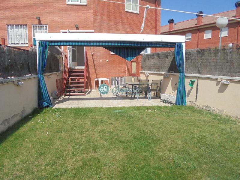 Foto c471567b-f3a3-411f-a117-e1d650ce825b. Chalet  en venta en san lorenzo, 4 dormitorios. en Segovia