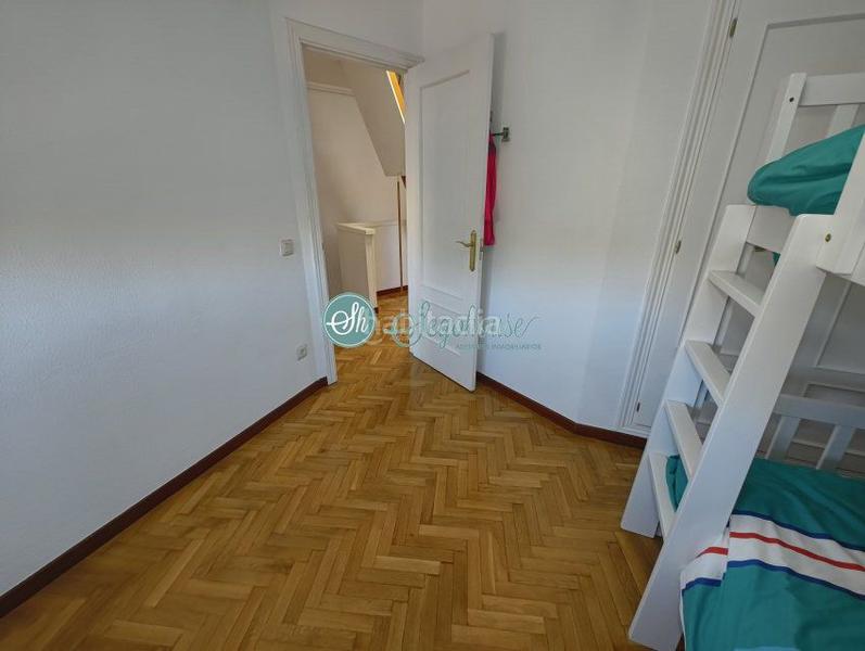 Foto c84b7c17-d3f2-45bd-85ec-496a597189e8. Chalet  en venta en san lorenzo, 4 dormitorios. en Segovia