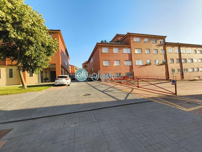 Foto c9805673-3347-45a2-80a8-e6fd6631a392. Chalet  en venta en san lorenzo, 4 dormitorios. en Segovia