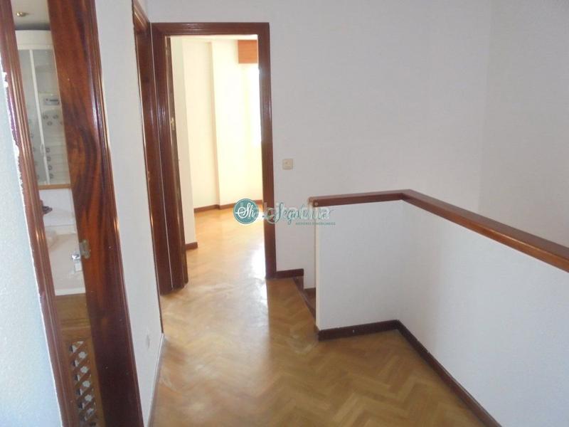 Foto e1c2c938-a4f6-4edd-b930-96ce515d9551. Chalet  en venta en san lorenzo, 4 dormitorios. en Segovia