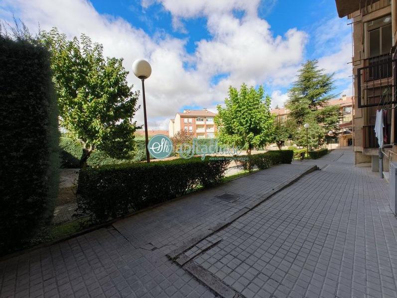 Foto 1c146d90-c192-430e-a5ec-f4fb35611f9c. Piso  en venta en nueva , 4 dormitorios. en Sector Plaza de Toros Segovia