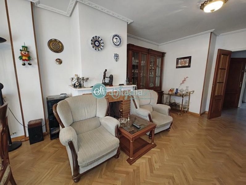 Foto 3bc54d18-5cd4-45af-b07f-50f299d06457. Piso  en venta en nueva , 4 dormitorios. en Sector Plaza de Toros Segovia