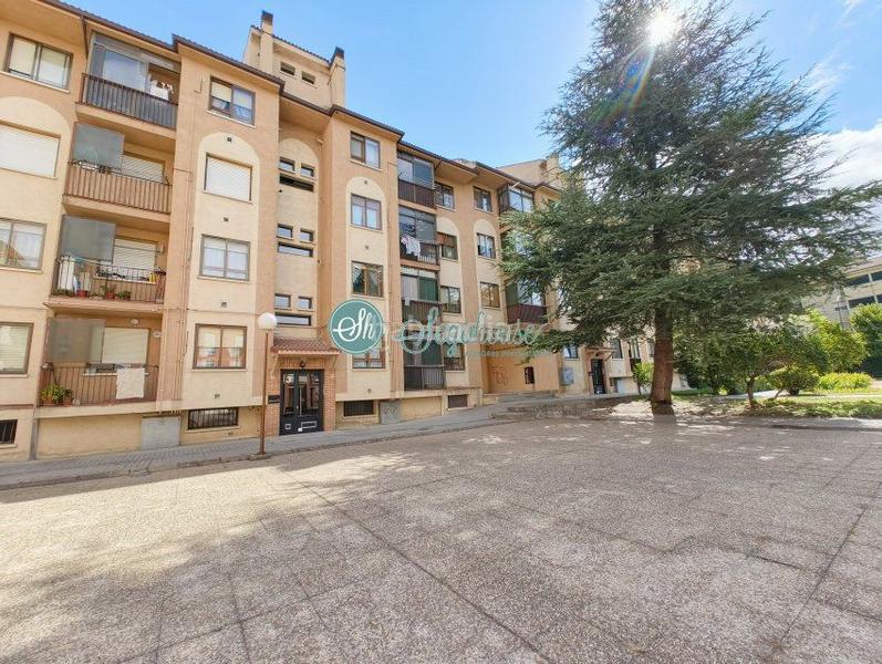 Foto 3d3bcf15-a9aa-4ad2-ac22-f66889711b57. Piso  en venta en nueva , 4 dormitorios. en Sector Plaza de Toros Segovia