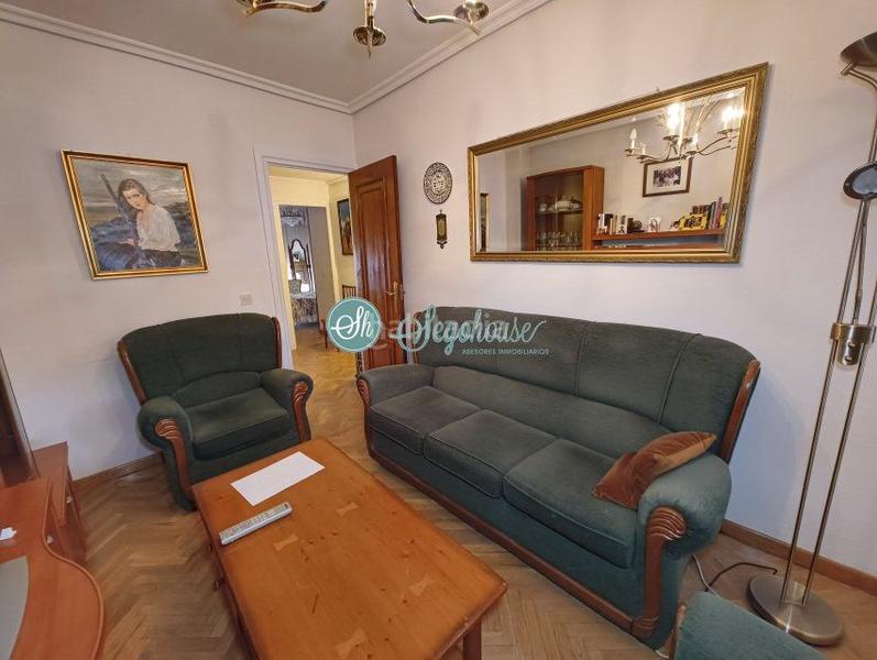 Foto 3f4fbaa2-04e9-4b86-b4f8-60017a617660. Piso  en venta en nueva , 4 dormitorios. en Sector Plaza de Toros Segovia
