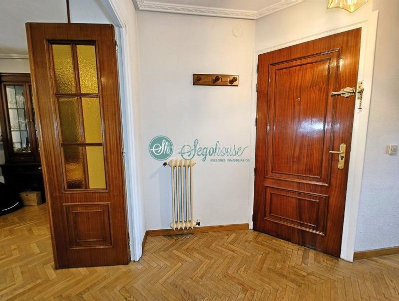 Foto 587722e4-a5a8-4c80-a824-3d3b5edac4e5. Piso  en venta en nueva , 4 dormitorios. en Sector Plaza de Toros Segovia