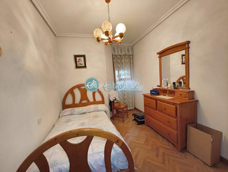 Foto 616f0bfb-4871-4008-a7e0-18f8b3059f3d. Piso  en venta en nueva , 4 dormitorios. en Sector Plaza de Toros Segovia