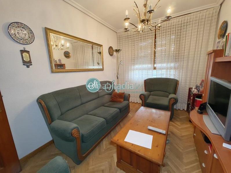 Foto 6347733d-003e-42ed-b71d-4e71bf9a68d5. Piso  en venta en nueva , 4 dormitorios. en Sector Plaza de Toros Segovia