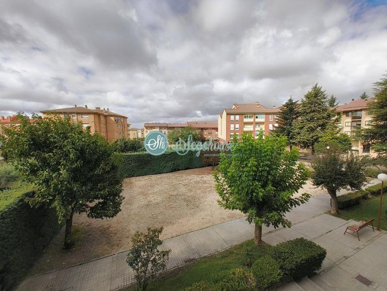 Foto a2ce6cf9-15d2-49cd-aee5-66e2e65fa75b. Piso  en venta en nueva , 4 dormitorios. en Sector Plaza de Toros Segovia