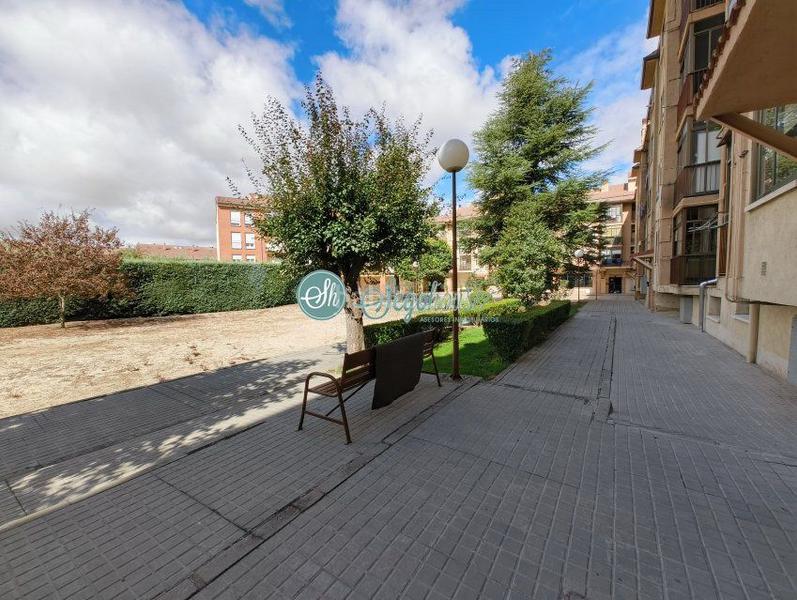 Foto a69d92f7-ec05-4fe0-9d84-44c5faf0c25b. Piso  en venta en nueva , 4 dormitorios. en Sector Plaza de Toros Segovia