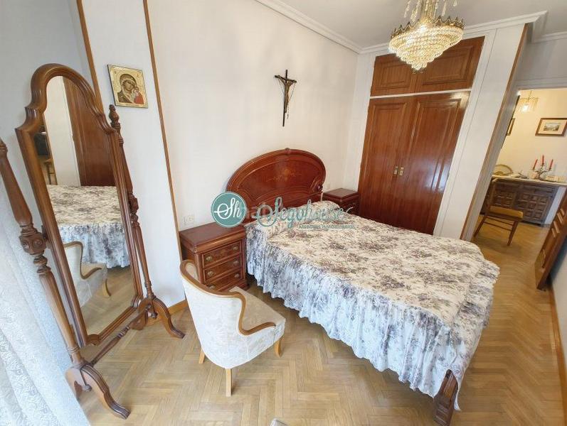 Foto b7e19061-e667-474e-b317-e555228a2860. Piso  en venta en nueva , 4 dormitorios. en Sector Plaza de Toros Segovia