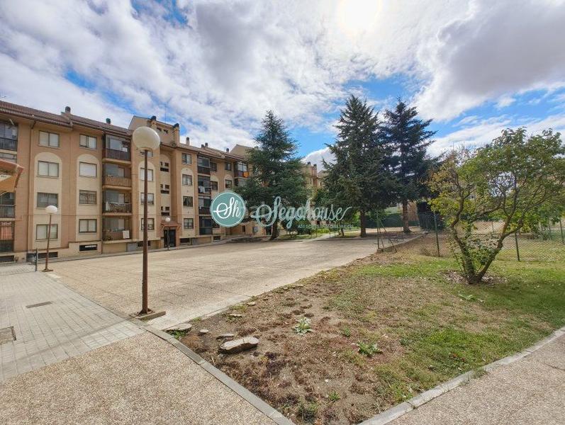 Foto d6a5609e-62be-4ea3-beab-5b7ff5384b4e. Piso  en venta en nueva , 4 dormitorios. en Sector Plaza de Toros Segovia
