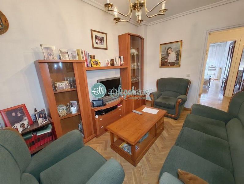 Foto db090a78-d868-411f-9d07-8a873596fcbb. Piso  en venta en nueva , 4 dormitorios. en Sector Plaza de Toros Segovia