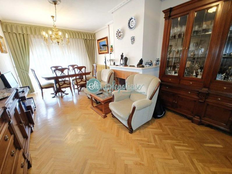Foto f3e88806-e78e-4058-8483-2d0a2f2f51e5. Piso  en venta en nueva , 4 dormitorios. en Sector Plaza de Toros Segovia
